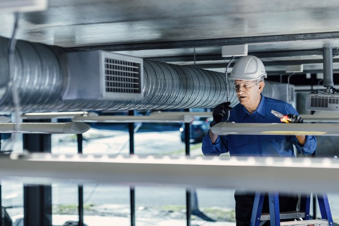 HVAC technician servicing an air conditioning unit 32129786 Stock Photo ...